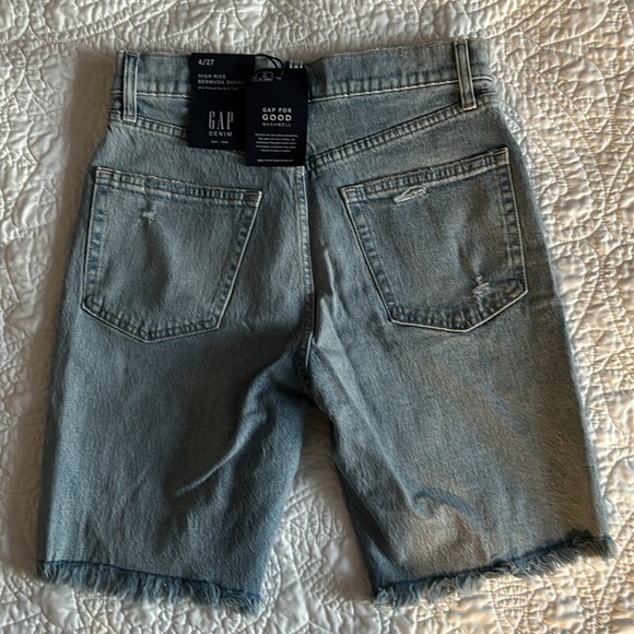 New Size 4/27 High Rise Bermuda Short - Picture 2 of 2